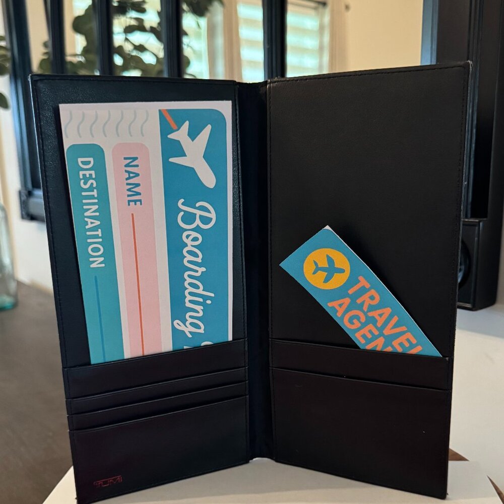 Tumi Black Leather Travel Wallet / Passport Holder Bi-Fold - Picture 4 of 8